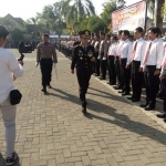 Suasana upacara memperingati HUT Bhayangkara ke-72 di Mapolres Pacitan. 