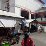 Kondisi kios sementara pasar legi Kota Blitar. foto: AKINA/ BANGSAONLINE