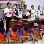 Rilis ungkap kasus narkoba di ruang Graha Bhakti Bhayangkara Mapolres Jombang, Rabu (15/5/2019). foto: RONY S/ BANGSAONLINE