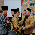 Bupati Gresik, Fandi Akhmad Yani (dua dari kanan) saat halal bihalal dengan AKD di Hotel Singhasana Kota Batu (foto: Ist)