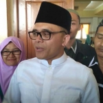 Azwar Anas usai memberikan seminar kepada Ikatan Sarjana Nahdlatul Ulama (ISNU) Bojonegoro, kemarin. foto: EKY NURHADI/ BANGSAONLINE