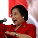 Megawati Soekarnoputeri dalam setiap pidato selalu mengkritisi pemerintahan SBY karena PDIP menyatakan sebagai partai oposisi. Foto: http://ramalanintelijen.net/wp-content/uploads/M
