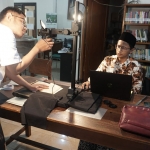 Proses digitalisasi manuskrip atau naskah tulisan tangan kitab-kitab kuno koleksi Pondok Pesanten Tebuireng, Jombang. foto: ist.