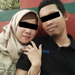 Elis Syawaliah (40) bersama sang suami Risaudin Asgaf (42).