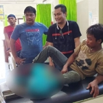 Pelaku mendapatkan perawatan medis usai didor kakinya oleh petugas akibat kabur saat hendak ditangkap.