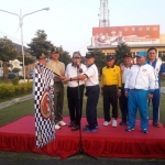 Pemberangkatan peserta jalan sehat di halaman Mapolda.