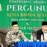 Prof. Dr. KH. Asep Saifuddin Chalim, M.A. (kanan) dan Dr. Saifullah Idris (kiri). foto: mma/ bangsaonline.com