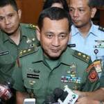 Kapuspen TNI Mayor Jenderal Tatang Sulaiman memberikan keterangan kepada wartawan.