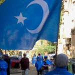 suasana di Xinjiang, dengan bendera muslim uigur. foto: net