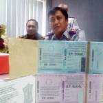 Karcis parkir baru Surabaya. foto: devi fitri/ BANGSAONLINE