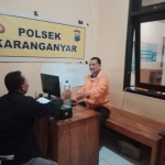 Pelaku saat menjalani pemeriksaan di kantor Polsek Karanganyar