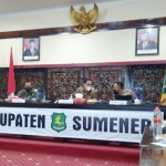 Suasana daring yang diikuti Satuan Tugas (Satgas) Covid-19 Pemerintah Kabupaten Sumenep, di Ruang Rapat Graha Arya Wiraraja Lantai 2 Kantor Bupati Sumenep, Selasa (14/09/2021) malam.