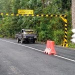 Portal di Utara Jembatan Bendo Kecamatan Pogalan, Kabupatan Trenggalek. foto: HERMAN/ BANGSAONLINE