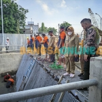 Bupati Gresik, Fandi Akhmad Yani, didampingi Kepala Dinas CKPKP, Ida Lailatus Sa