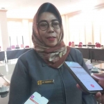 Ketua Komisi I DPRD Kabupaten Mojokerto, Any Mahnunah, saat memberi keterangan ke awak media.