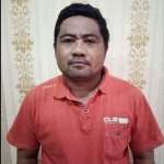 Kades Sumber Banteng saat diamankan Satreskoba Polres Pasuruan.