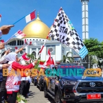 Gubernur Khofifah ketika melepas keberangkatan TKSK dan Tagana untuk menyalurkan tali asih kepada keluarga pahlawan serta perintis kemerdekaan. Foto: DEVI FITRRI AFRIYANTI/BANGSAONLINE