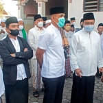 Wali Kota Pasuruan, Saifullah Yusuf, saat berada di Masjid Al Azhar untuk menunaikan salat Idul Adha 1443 H.