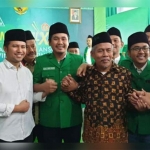 Gus Abid (tengah) dan Gus Syafik (paling kanan) berikrar siap menang dan siap kalah di hadapan Ketua Umum GP Ansor dan Ketua PWNU Jatim di lokasi Konferwil XIV GP Ansor Jatim. foto: istimewa