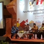 Gubernur Jawa Timur  Soekarwo saat jadi narasumber talkshow Hari Pers Nasional 2019 di Hotel Mercure Surabaya, Selasa (6/11) malam.