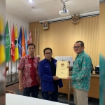 Ainul Fuad saat menerima berkas pencermatan DCT Nasdem Pemilu 2024.