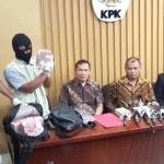 Pimpinan KPK saat memberikan keterangan terkait OTT, Jum