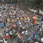 Suasana Car Free Day di Jalan Raya Darmo tiap hari Minggu.