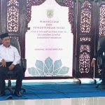 Dua Calon Kepala Desa Winong duduk di pelaminan layaknya resepsi pernikahan.