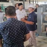 Komisi B DPRD Surabaya saat meninjau pembangunan RPH Tambak Osowilangun.
