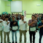 Foto bersama peserta sosialisasi dengan anggota PWI, KPU, dan Bawaslu, di IIKNU Tuban. 