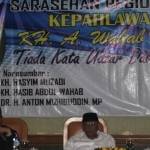 KH.Hasyim Muzadi menjadi pembicara dalam sarasehan regional Jatim Pahlawan Nasional KH.Wahab Chasbullah sabtu (21/2/2015) di gedung Bung Tomo Pemkab Jombang Foto : Adi Susanto (bangsaonline.com)