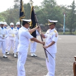 Laksda TNI Heru Kusmanto saat menerima tongkat Komando Panglima Koarmada II.