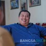 Warsubi, Kades Mojokrapak, Kecamatan Tembelang sekaligus pengusaha yang disebut-sebut akan maju dalam Pilbup Jombang 2018. Foto : rony.s/bangsaonline