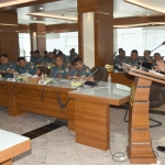 Komandan KRI Bung Tomo-357 Kolonel Laut (P) Amrin Rosihan saat menyampaikan paparan terkait rencana Satgas Port Visit 2019.