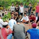 Suasana pemakaman M. Andre Firmansyah (24) yang menjadi korban pengeroyokan oleh beberapa orang tak dikenal. 