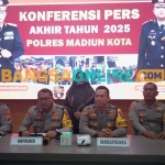 Konferensi pers akhir tahun Polres Madiun Kota. Foto: Hendro Suhartono/BANGSAONLINE