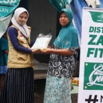 Kegiatan pendistribusian zakat fitrah oleh NU Care - Lazisnu Jatim. foto: ist.