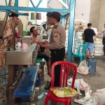 Polresta Sidoarjo dan jajaran melakukan pengawasan di berbagai sentra pasar, pertokoan, dan gudang sembako.