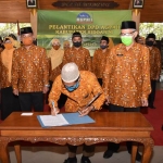 TEKEN PAKTA INTEGRITAS: Pelantikan pengurus DPD AGPAII Sidoarjo di Pendapa Delta Wibawa, Sabtu (15/8). foto: ist.