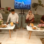 Prof Dr KH Asep Saifuddin Chalim, MA, dan Prof Dr Cita Rosita Sigit Prakoeswa, Sp.KK, dan  Dr Damayanti Tinduh, dr. SpKFR. Foto: MMA/ BANGSAONLINE.com