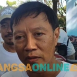Kepala DLH Kabupaten Kediri, Putut Agung Subekti, saat memberi keterangan kepada wartawan. Foto: MUJI HARJITA/BANGSAONLINE