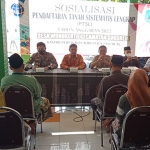 Kasubag Tata usaha BPN Kabupaten Pasuruan, Sukardi, saat memberi pemaparan soal PTSL di Kecamatan Sukorejo.