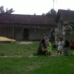 kondisi rumah orang tua Vika, yang jauh dari sejahtera.foto:eky nur hadi/BANGSA ONLINE
