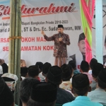 Farid Al Fauzi saatkampanye di depan masyarakat Desa Mano