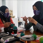 Pengusaha UMKM yang terbantu dengan marketplace Tokopedia. (foto: ist)