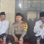 Bupati Sambari HR bersama Kapolres AKBP Wahyu S. Bintoro dan Wabup Moh. Qosim saat hadiri peringatan Maulid Mabi Muhammad SAW. Foto: SYUHUD A/BANGSAONLINE