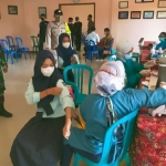 Pelaksanaan vaksinasi di SMAN 2 Ngawi.