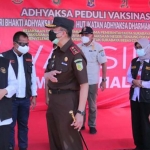 Kejaksaan Tinggi Jawa Timur dan jajaran Kejari secara maraton menggelar vaksinasi massal Covid-19 di Islamic Center Kota Surabaya serta berbagai kota lain di Jawa Timur. foto: ist
