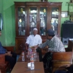 Yuhronur Efendi saat bertemu dengan sejumlah kiai di wilayah Kecamatan Turi. (foto: ist)