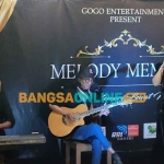 Dian saat melantunkan lagu lawas di acara melody Memory. Foto: MUJI HARJITA/BANGSAONLINE
